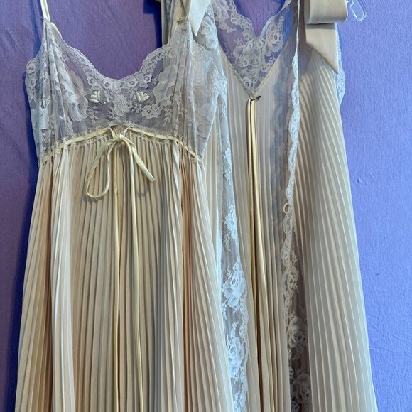 Vintage Lucie Ann Peignoir/Nightgown Robe Set, Petite - Picture 2 of 6